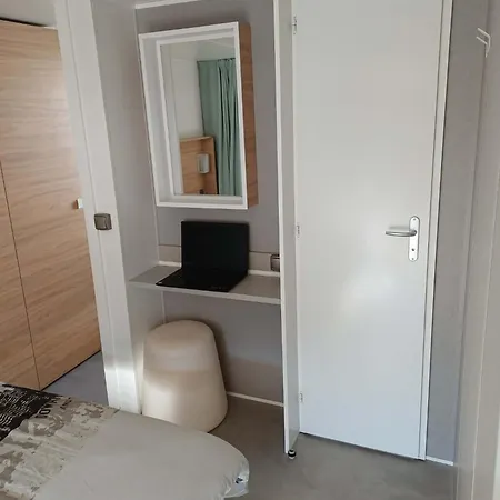 Le Mobilhome Douillet Climatisé 5 Pers En Camping, Proche Plage, 2 Sdb, 2 Wc